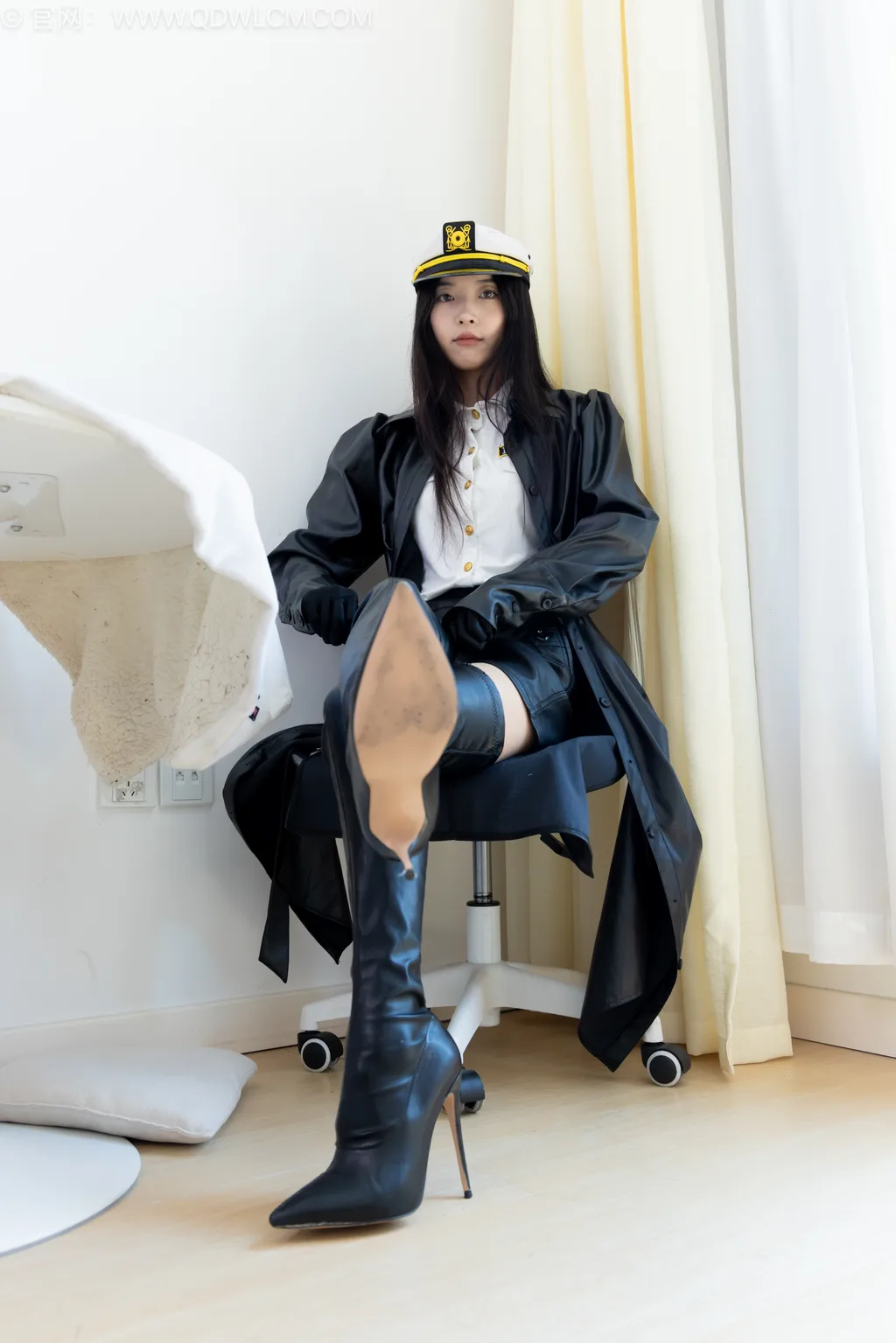 勿恋传媒 NO.2527 茯苓-高跟长靴、薄肉丝、揉脚[174P/1V/3.86GB]插图2