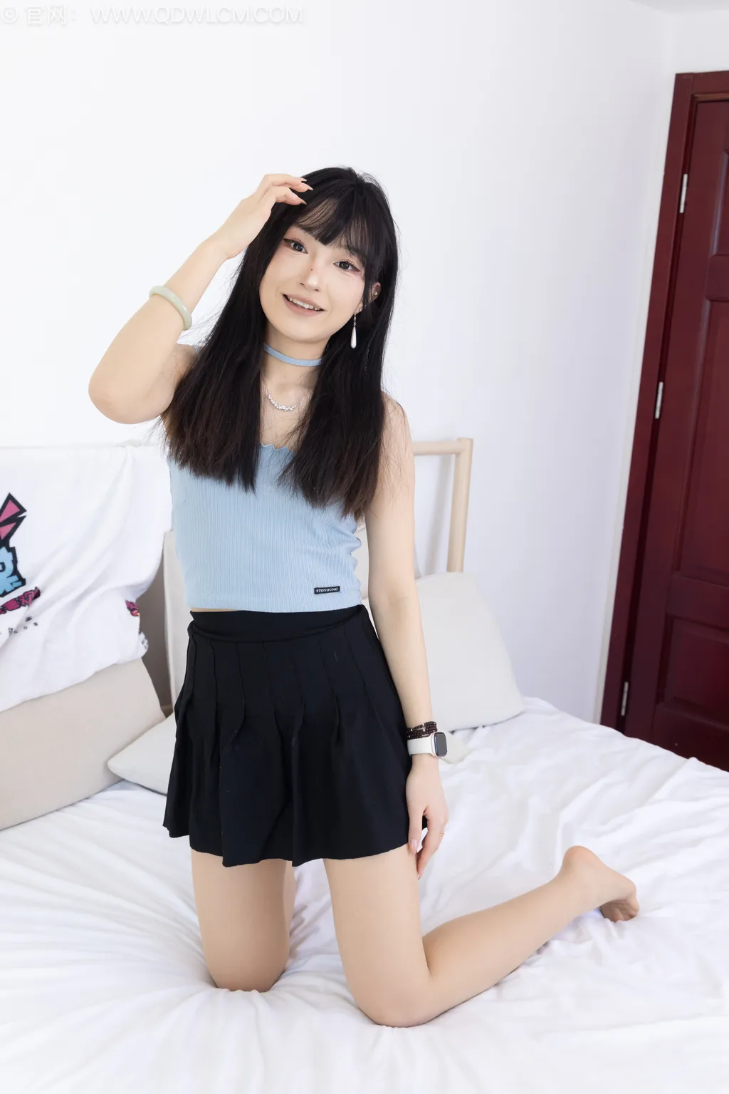 勿恋传媒 NO.2524 嘟嘟-高跟鞋、帆布鞋、薄肉丝、裸足[160P/1V/3.69GB]插图