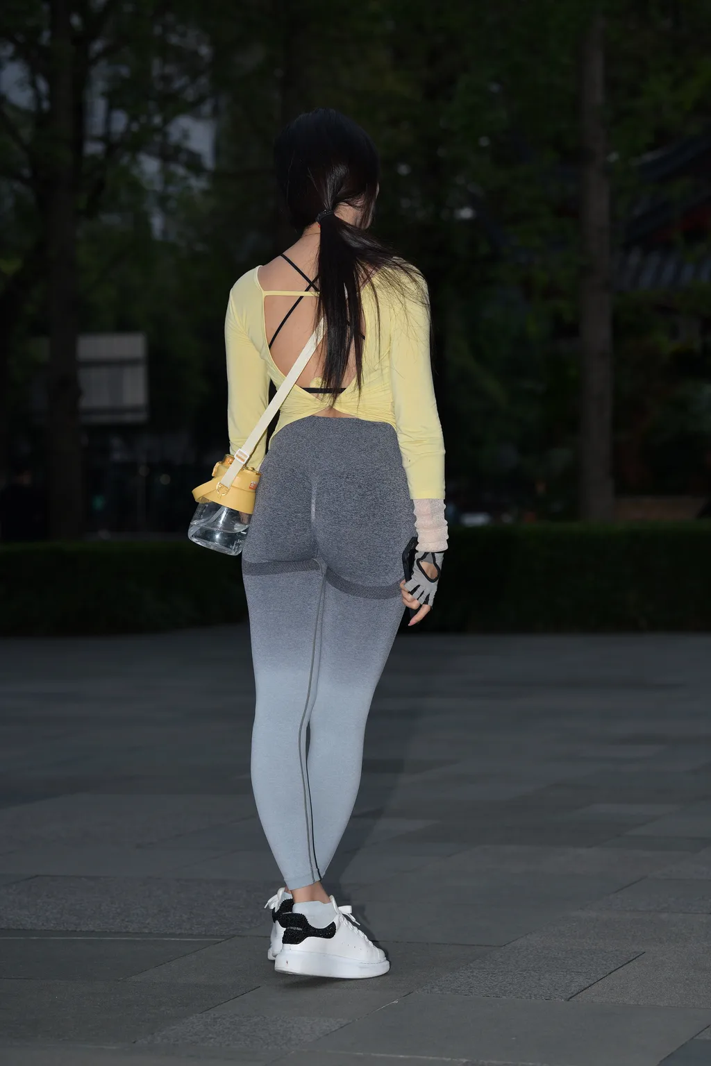 精选街拍作品 NO.6258 灰色瑜伽裤完美身材[187P/482MB]插图