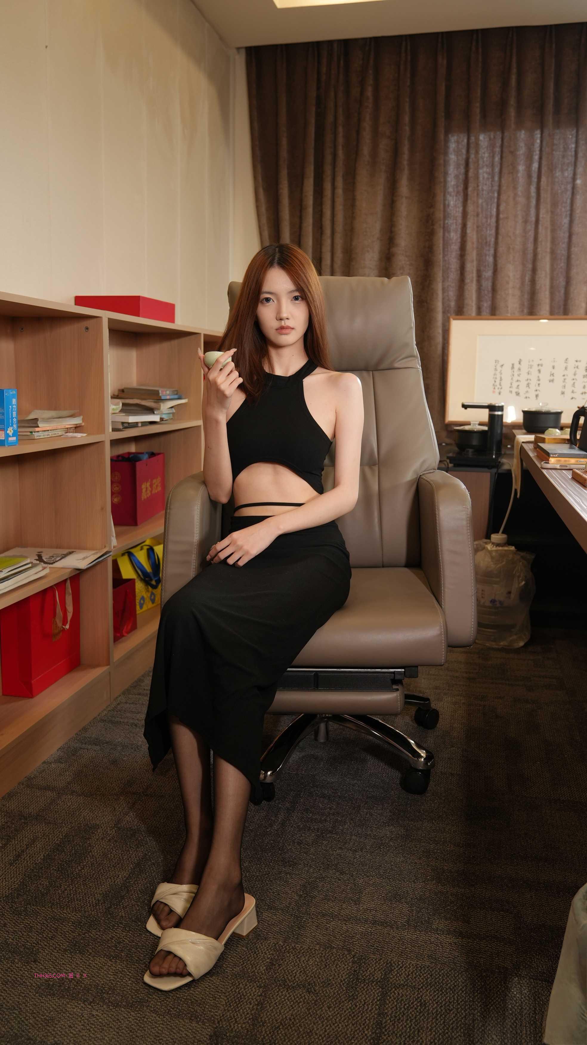 青柠印画-98叶子 黑丝女老板 [158P/2V/5.08G]插图5