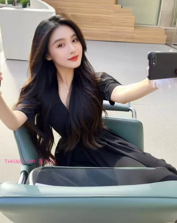 开心一笑:老爸给女友1000块见面礼,女友接过钱说:谢谢老板……插图 开心一笑:老爸给女友1000块见面礼,女友接过钱说:谢谢老板……插图