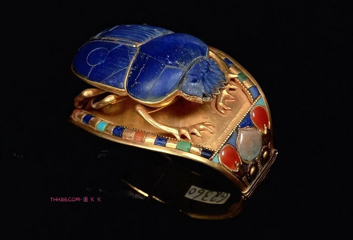 “未被触及的陵墓”:这28张埃及历史照片证明古埃及永存插图19 “未被触及的陵墓”:这28张埃及历史照片证明古埃及永存插图19