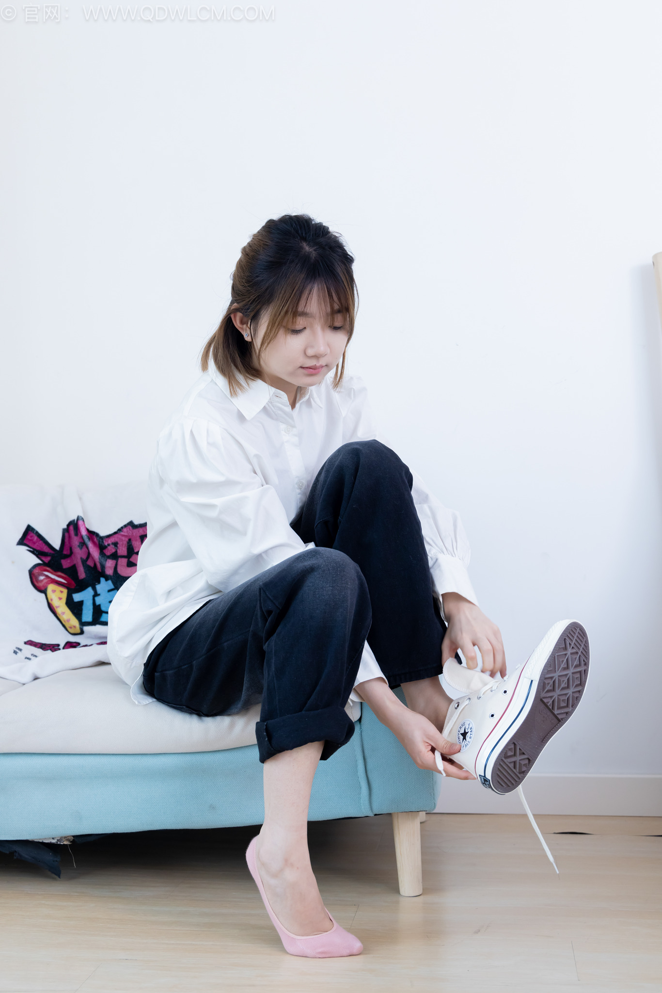 勿恋传媒2554期欢欢-帆布鞋、粉色船袜、肚子疼揉肚子剧情[160P/1V/5G]插图7