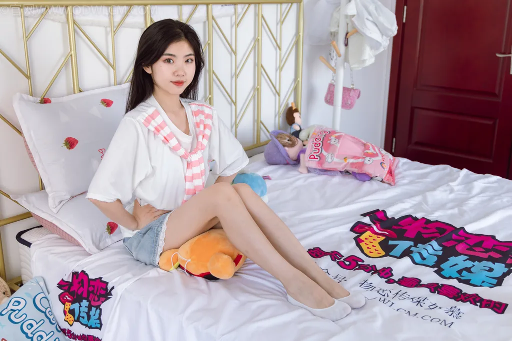 勿恋传媒 积分兑换 027期 米米牛仔短裤白色棉船袜脚 [151P/1V/4.29G]插图3