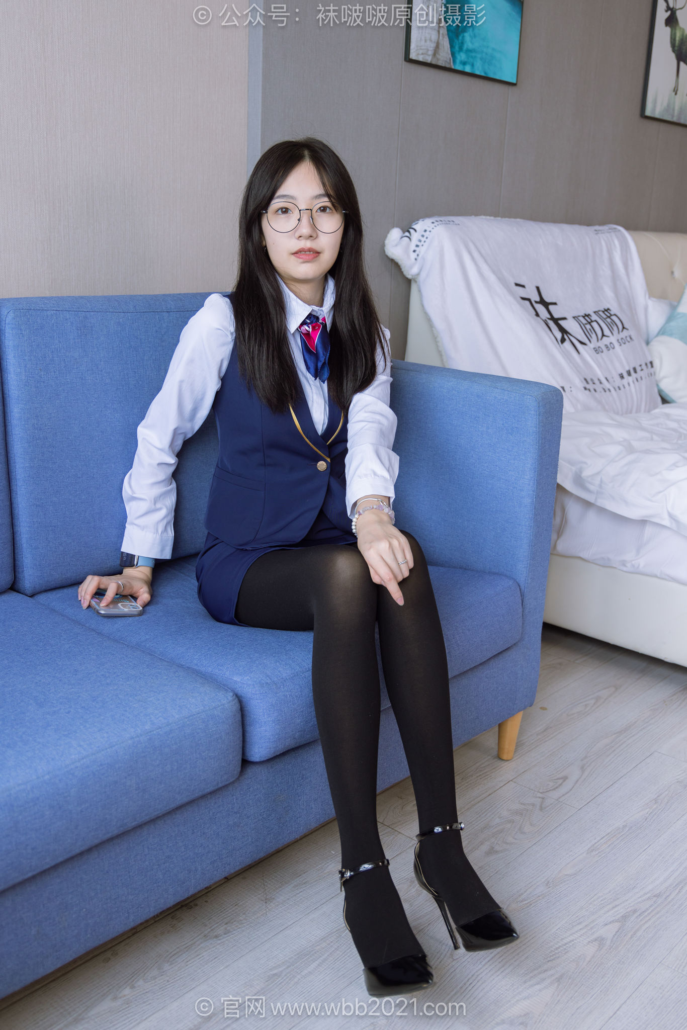 袜啵啵620期小甜豆-高跟鞋、厚黑丝、银行至服、本期特写偏多花絮版[140P/1V/6.58G]插图