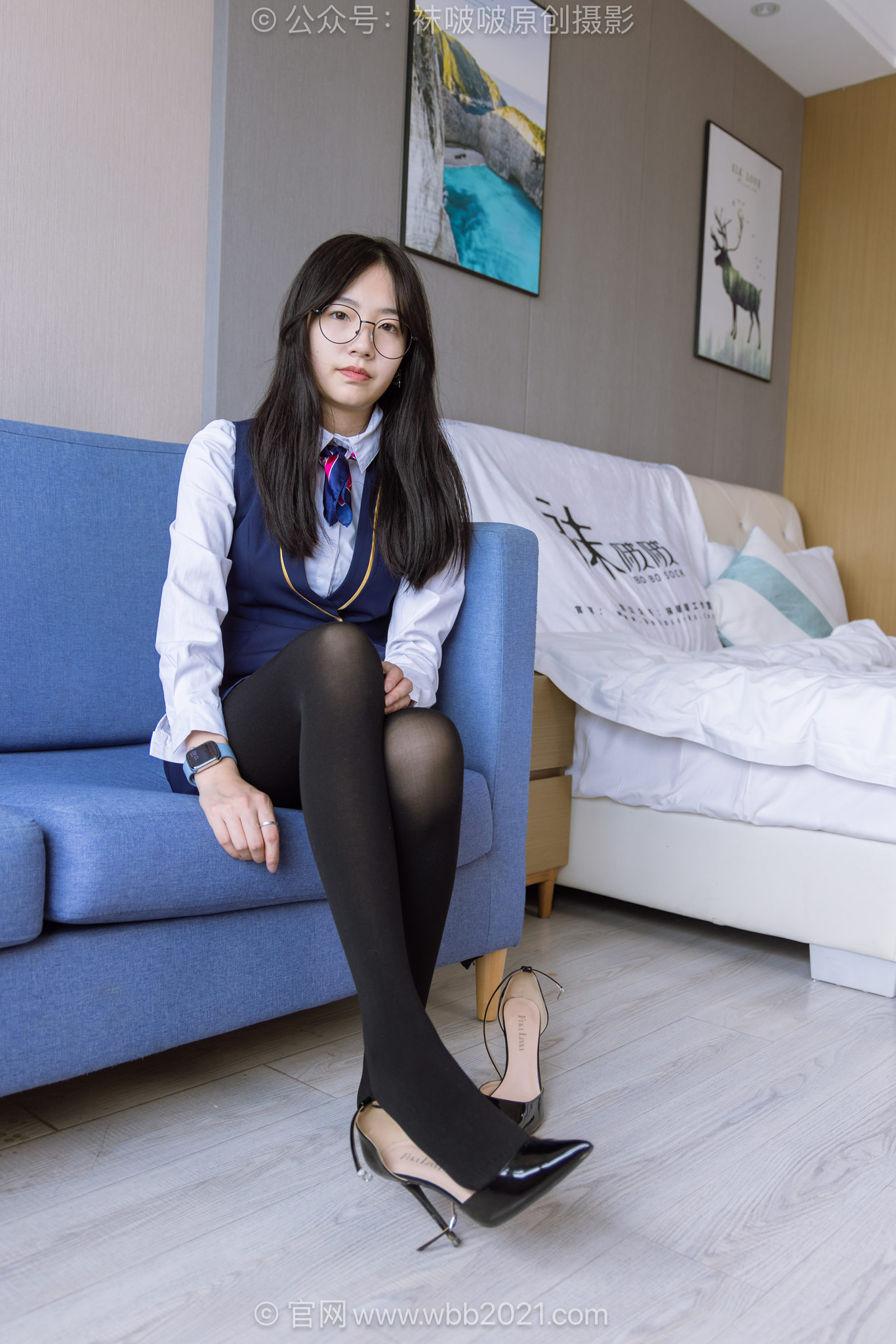 袜啵啵620期小甜豆-高跟鞋、厚黑丝、银行至服、本期特写偏多花絮版[140P/1V/6.58G]插图5