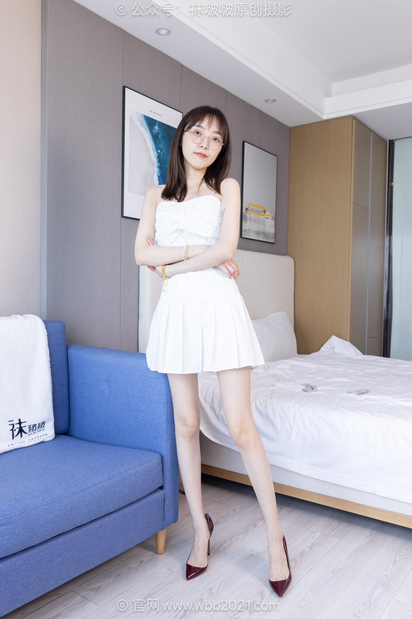 袜啵啵621期稚予-高跟鞋、浅灰色船袜、裸足（白色美甲）花絮版[140P/1V/5.18G]插图3