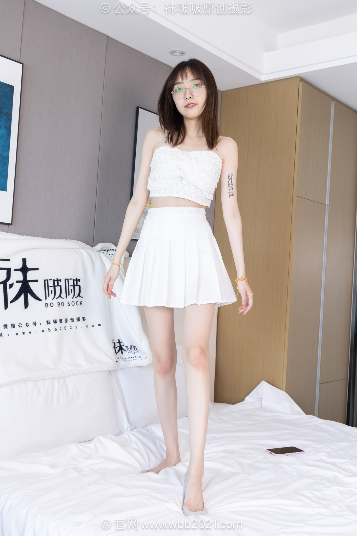 袜啵啵621期稚予-高跟鞋、浅灰色船袜、裸足（白色美甲）花絮版[140P/1V/5.18G]插图6