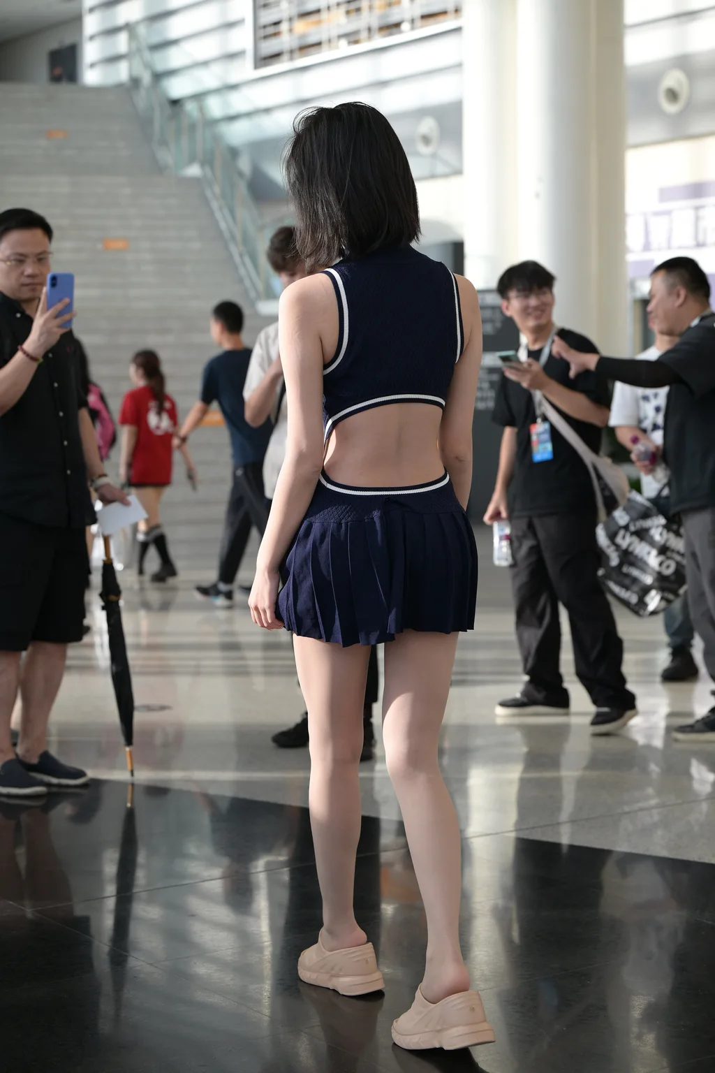 精选街拍作品 NO.6390 蓝色短裙肉丝[91P/187MB]插图1