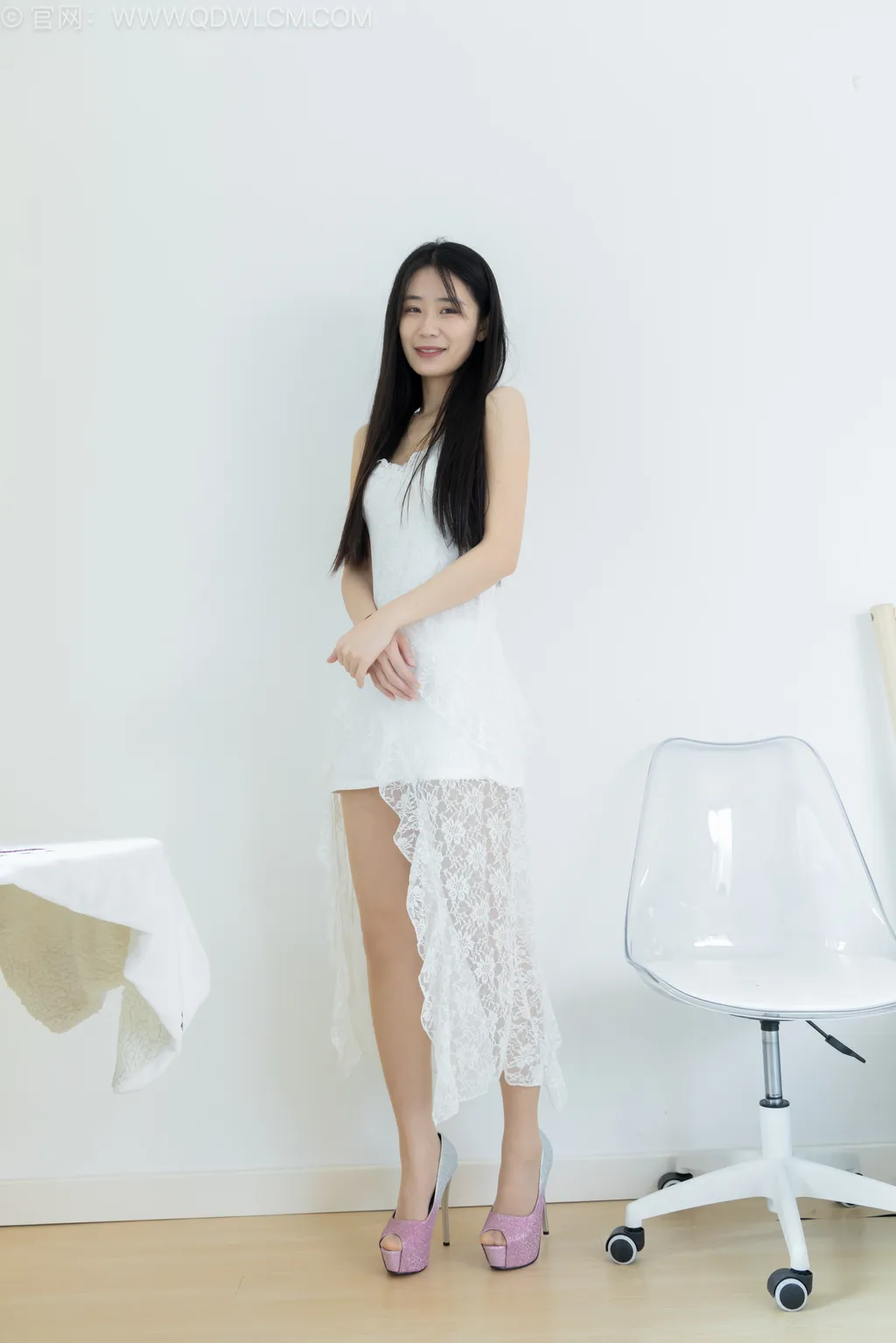 勿恋传媒 NO.2538 菜菜-高跟鞋、薄肉丝[170P/1V/3.94GB]插图1