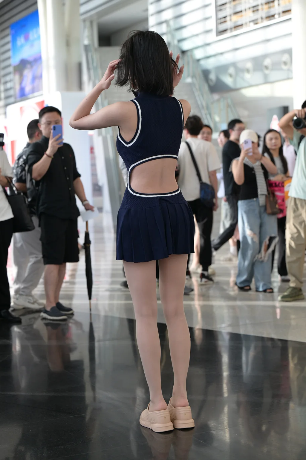 精选街拍作品 NO.6390 蓝色短裙肉丝[91P/187MB]插图2