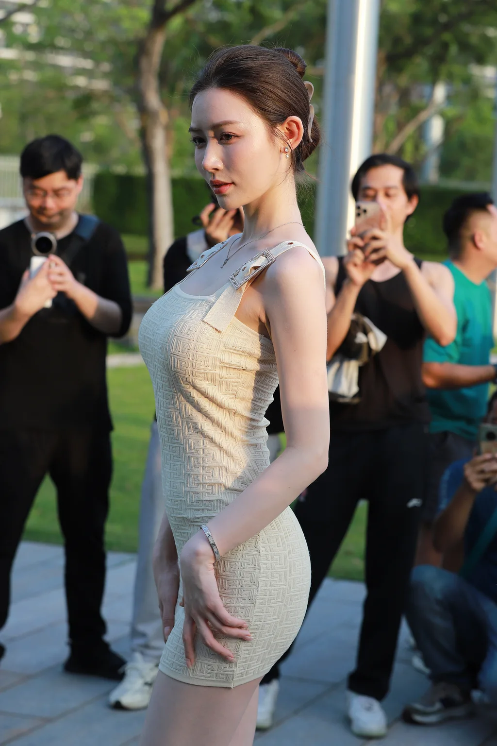 精选街拍作品 NO.6393 简约吊带白裙[152P/253MB]插图2