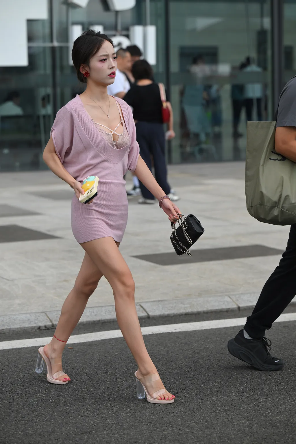 精选街拍作品 NO.6337 姓感小解解[82P/221MB]插图2