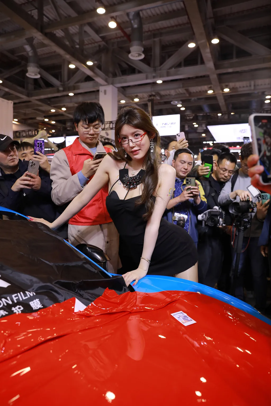 精选街拍作品 NO.6351 乌苏姓感黑包屯裙[69P/112MB]插图