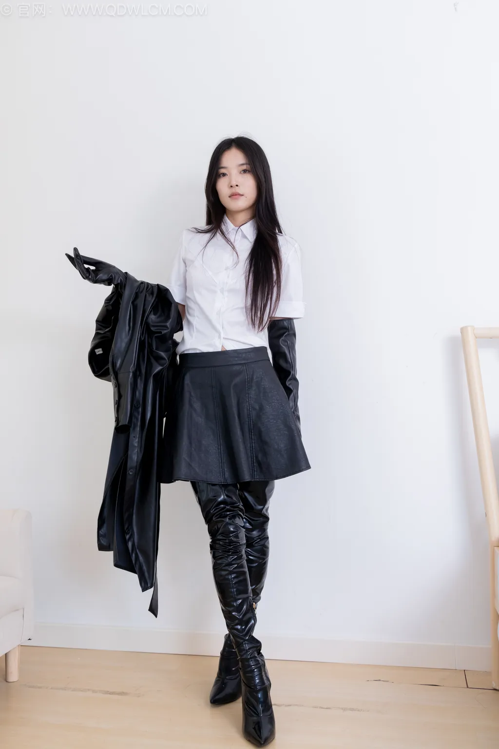 勿恋传媒 NO.2542 茯苓-高跟长靴、薄黑丝、裸足、皮衣皮手套[165P/1V/3.88GB]插图3