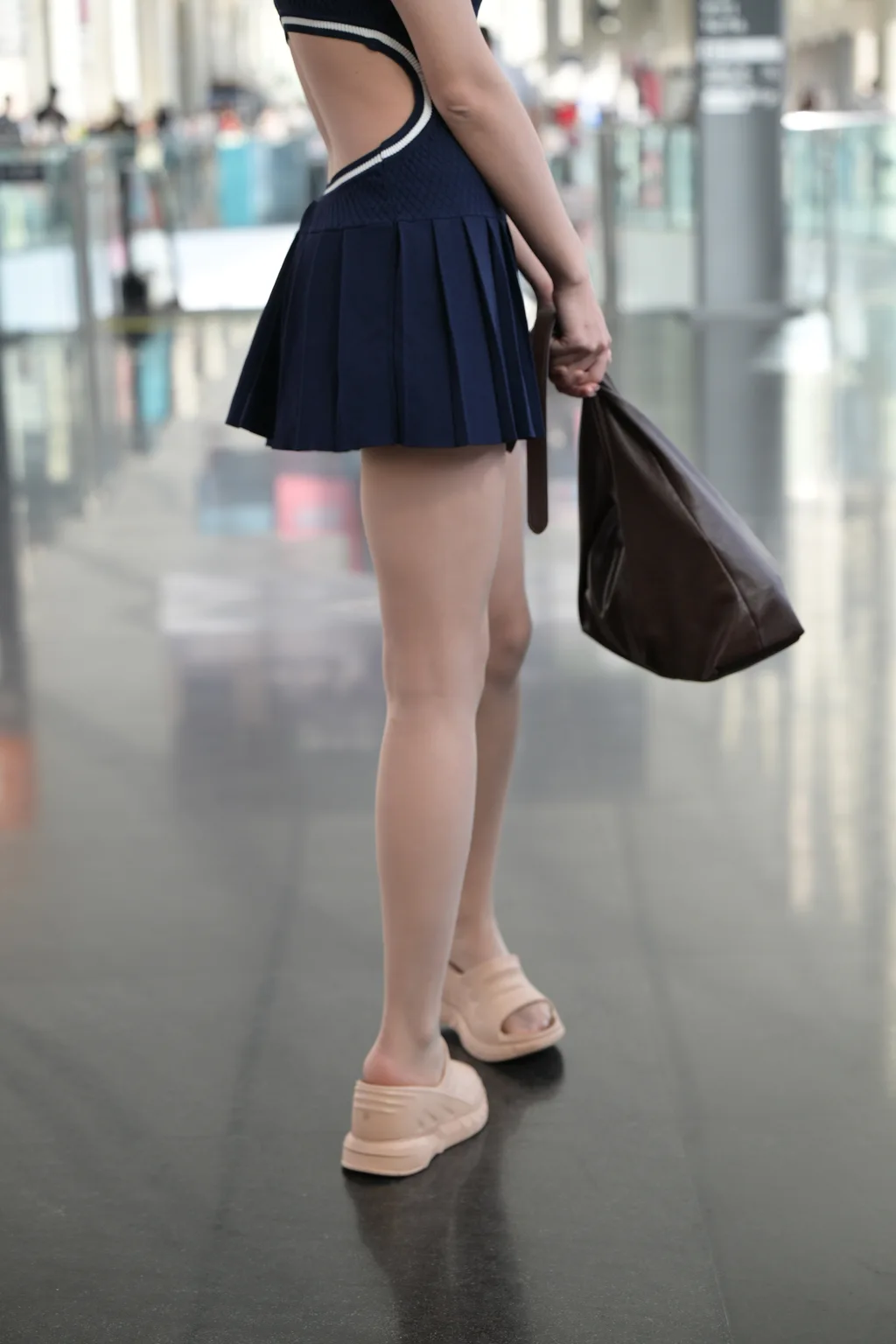 精选街拍作品 NO.6390 蓝色短裙肉丝[91P/187MB]插图