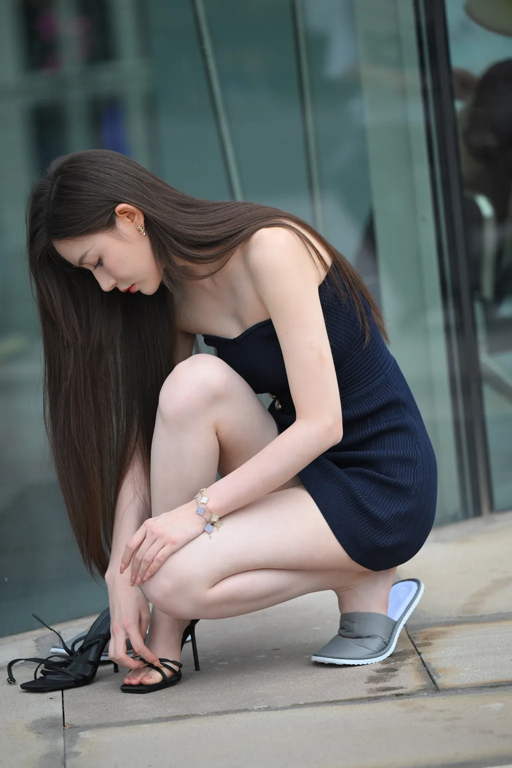 精选街拍作品 NO.6343 美腿镁足网荭敏敏[220P/562MB]插图