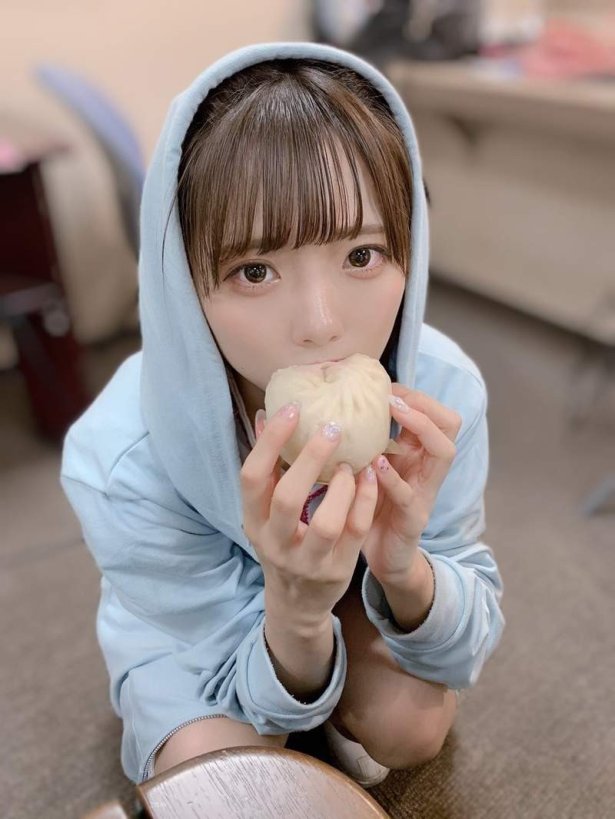 美少女与食物特辑《吃肉包的福山梨乃》原来是偶像团体アキシブproject的可爱成员