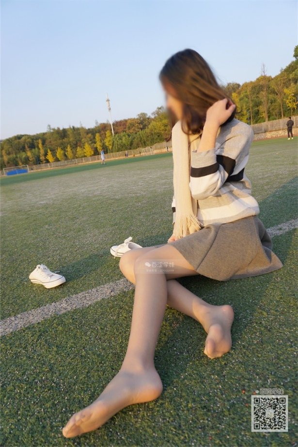 妖精视觉@NO.071 糖糖 绿茵场的灰丝 [61P/57.5MB]