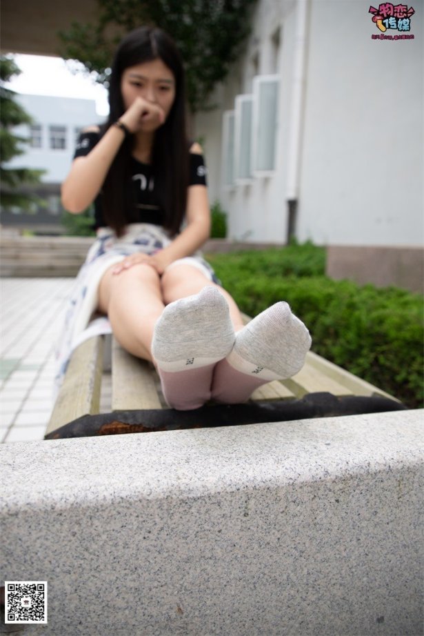 勿恋传媒 No.029 00后大二大眼睛女生哦。肉丝和小脚丫登场[154P/852MB]