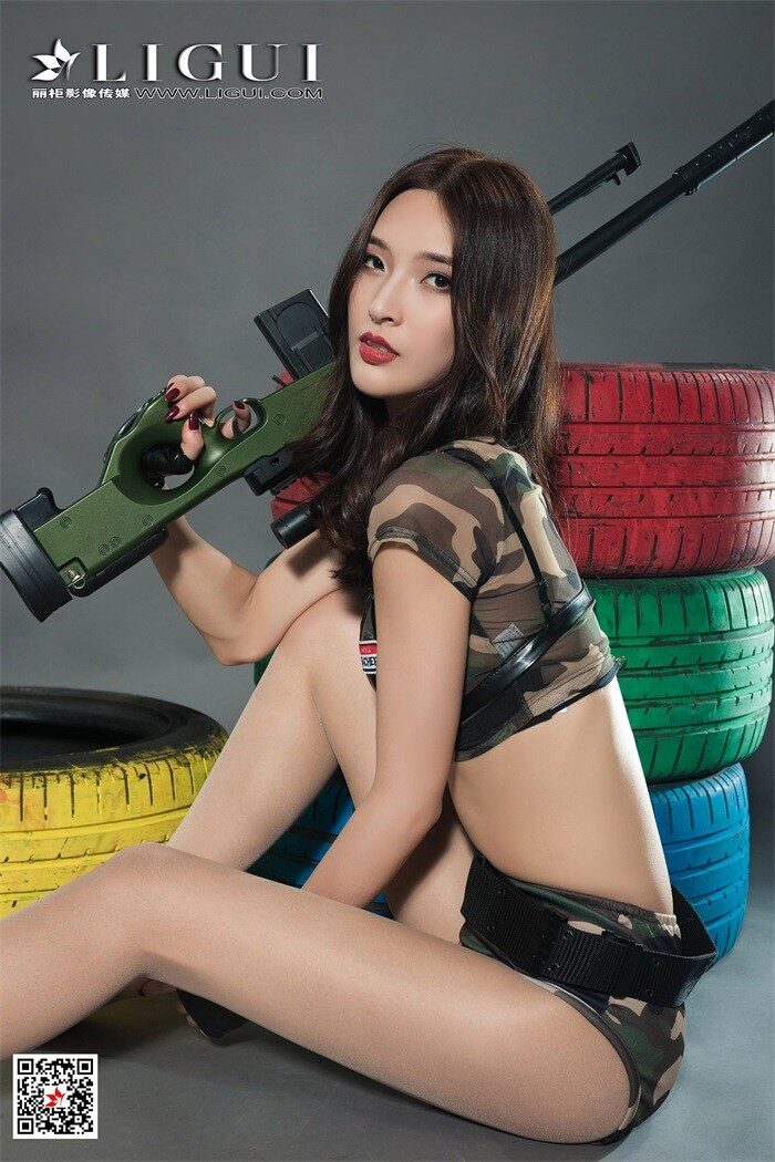 [Ligui丽柜] 2018.11.17 姓感吃鸡 Model 雪糕 [67P/95.5MB]