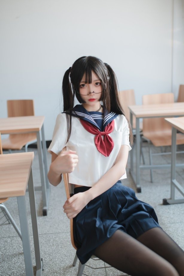 微博红人Coser@五更百鬼 JK黑丝短裙至服 [43P/431MB]