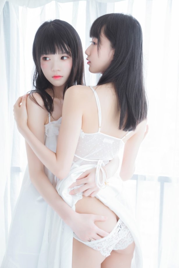 人气Coser@桜桃喵&木绵绵 – 朝(白裙×白裙) [58P/724MB]