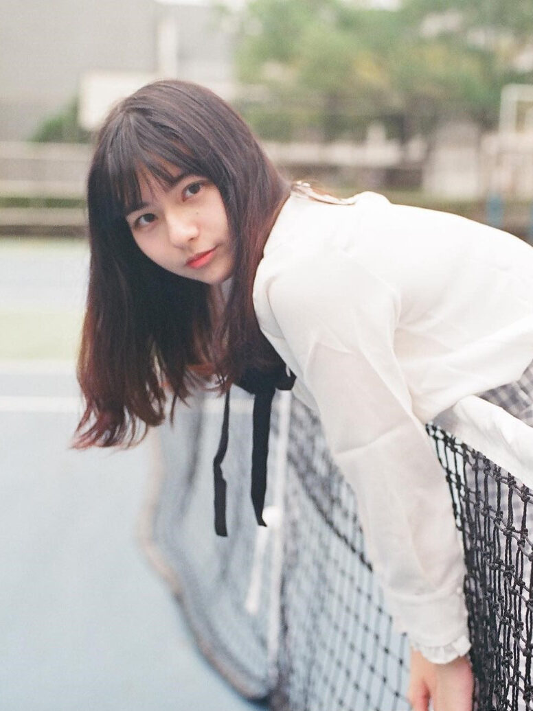 我爱台妹，李荣浩《大太阳》MV女主角！超甜萌感日系小清新「吴沂瑾 Leona」眼下桃花痣超勾魂