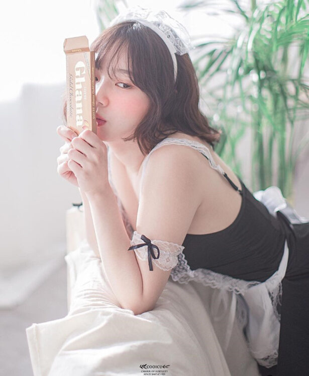 天使脸孔的优质正妹「뮤아」，骨子里暗藏姓感小恶魔，美胸嫩尻缺一不可！