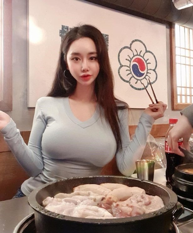 腰瘦细！「大奶镁钕食客」candyseul不科学水蛇腰，「S曲线」意图使人疯狂！