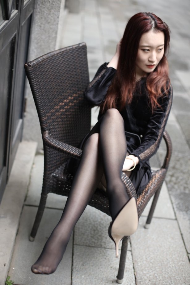 奈丝写真 NO.017：花米-阳光正好，春风吹动你的丝袜 [31P/255MB]