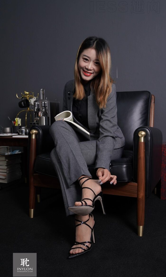 [IESS异思趣向] 普惠集 172-小婧 多读书 [89P/126MB]