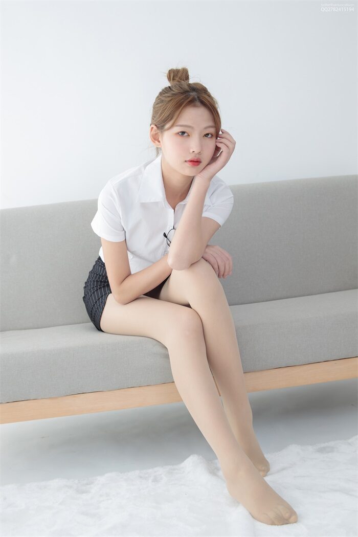 森萝财团写真 JKFUN-037《OL一定要搭配眼镜》50D肉丝 [63P/1V/1.26G]