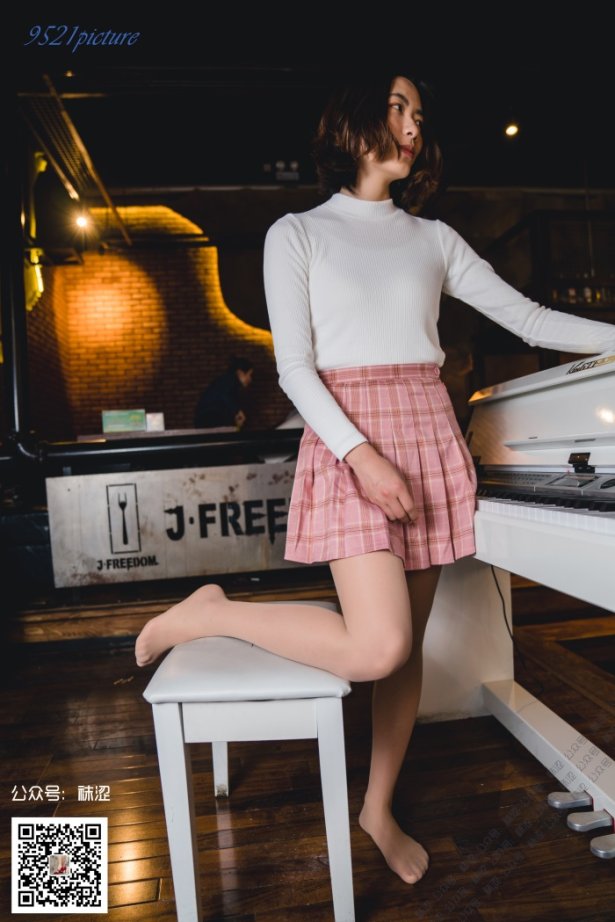 袜涩写真 VOL.029 雪梨 粉色百褶裙肤色天鹅绒丝袜 [47P/981MB]