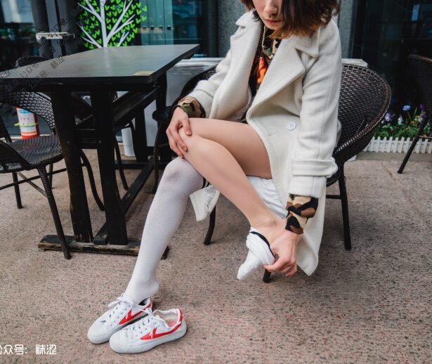 袜涩写真 VOL.022 雪梨肉丝搭白色过期袜 [48P/1V/1.48G]