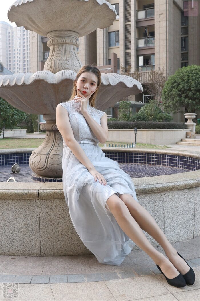 [SiHua思话] SH034 花园里迷路的小伴娘 小俏 [79P/2V/466MB]