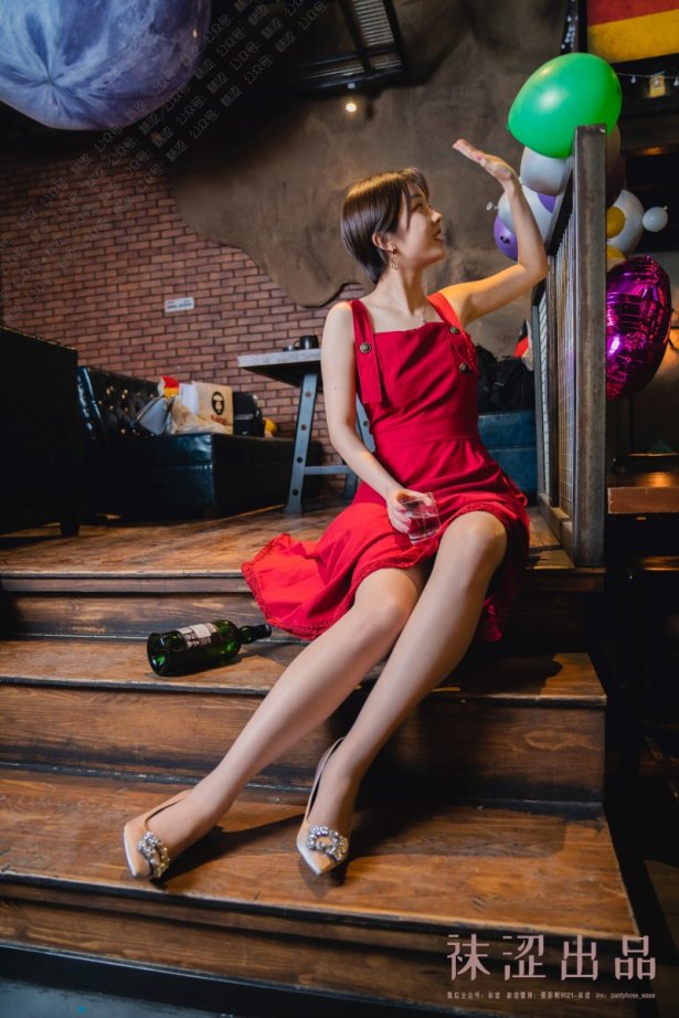 袜涩写真 VOL.057 暖暖红色长裙 [50P/155MB]