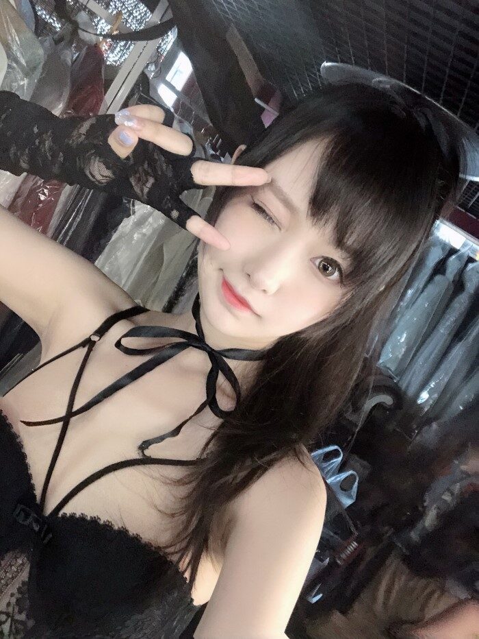 人气动漫Coser@Shika小鹿鹿 自拍图包 [12P/3V/25MB]