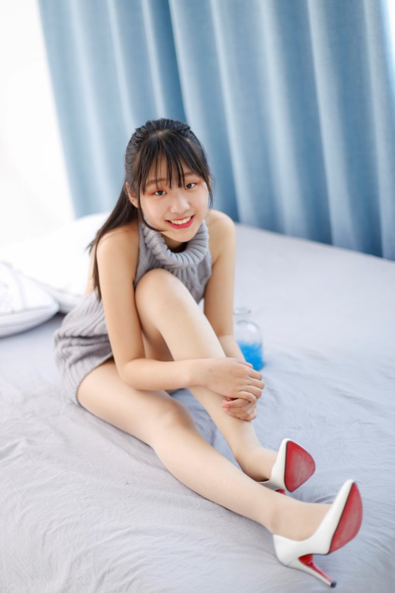 奈丝写真 NO.098：蛋白粉-挂脖毛衣了解一下 [32P/122MB]