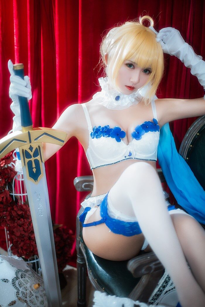 人气动漫Coser@鳗鱼霏儿 – King of Knight 室内 [15P/300MB]