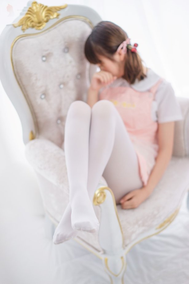 喵写真 VOL.002 粉红小美眉的白丝 [76P/465MB]