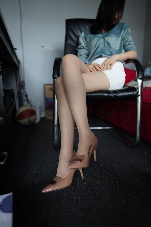 [KittyWawa袜小喵]KT186《沉迷L总监》[59P/66.7MB]