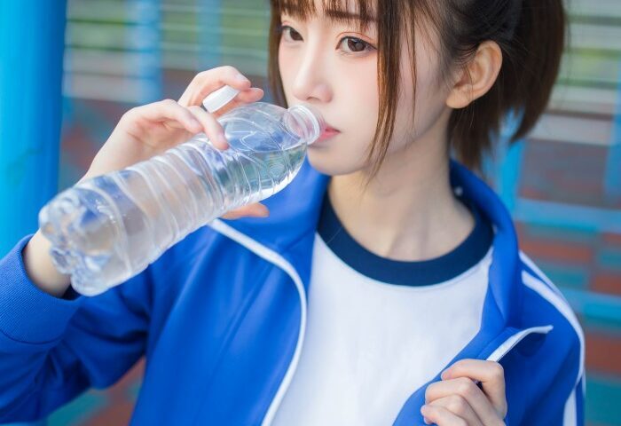 人气Coser动漫博主@绮太郎 运动服女孩4 [11P/41MB]