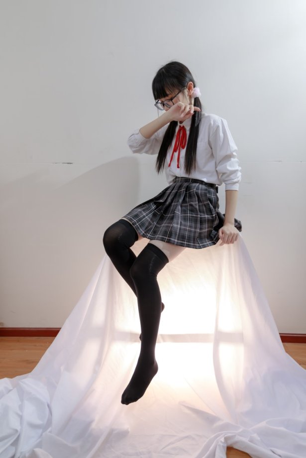 喵写真 早期作品08 JK黑丝格子裙 [91P/1V/586MB]