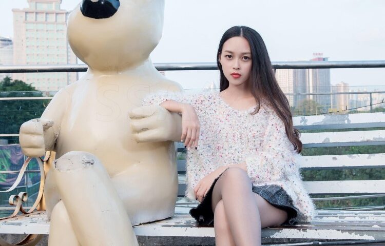 [SSA丝社] NO.062 西西-美丽冻人西西街拍灰丝 [99P/181MB]