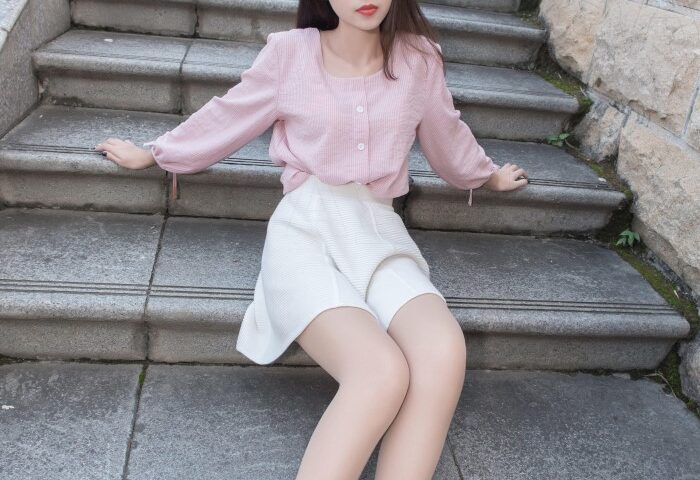 SSA丝社 NO.052 西西的小白裙肉丝街拍足部特写 [99P/175MB]