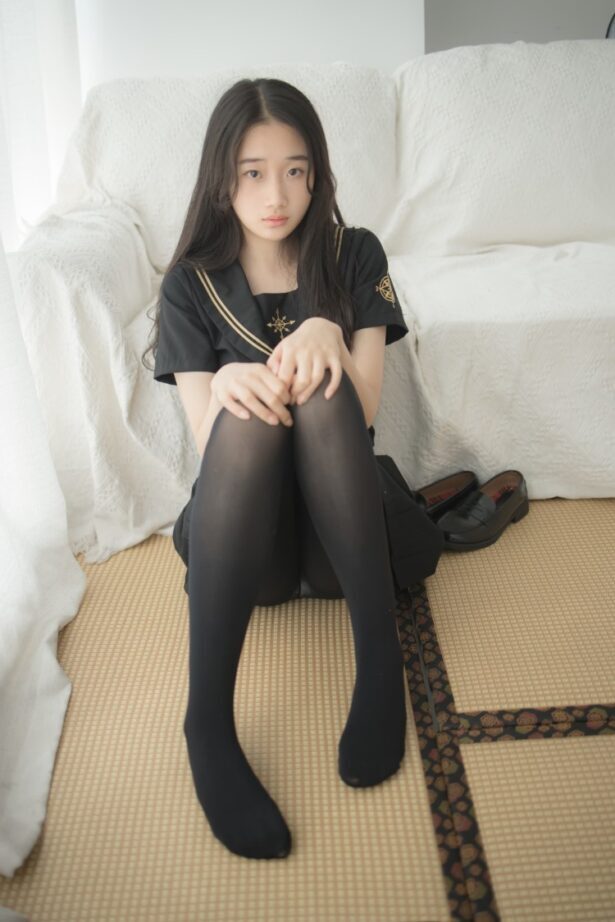 [紧急企划]NO.001 出镜妹字：樱樱樱可 榻榻米上的黑丝​​​​ [45P/1V/858MB]