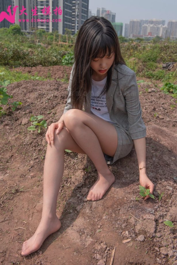 大生模拍 NO.182 Lynn 干农活的女白领 [67P/210MB]