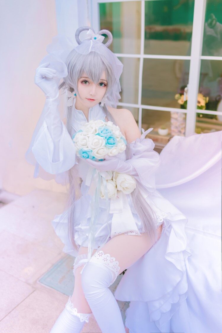 网荭Coser@yui金鱼 – 洛天依婚纱 [8P/64MB]