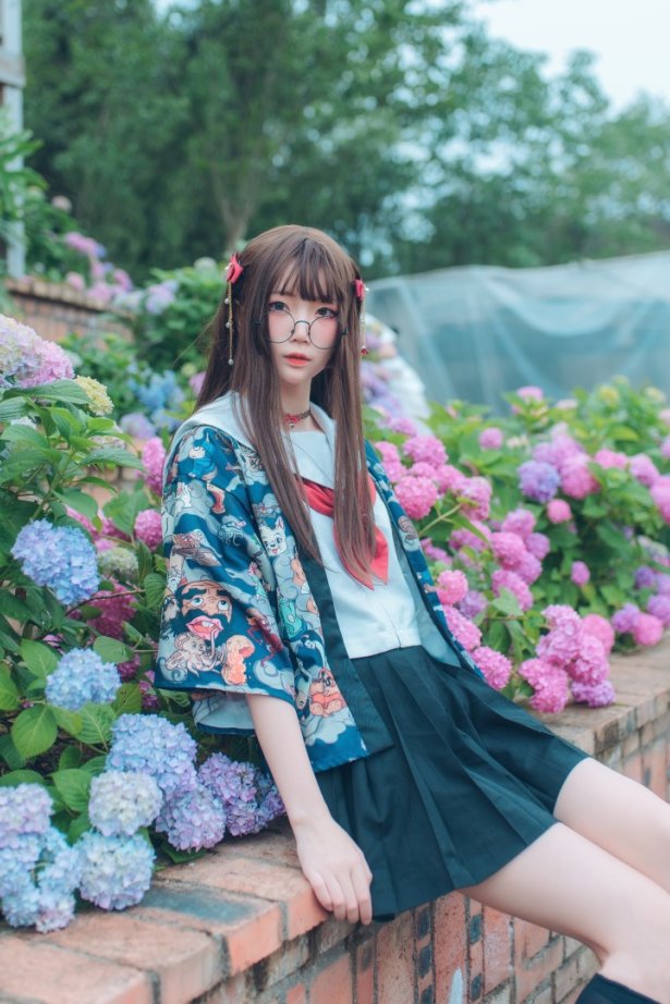 微博红人Coser@五更百鬼 无尽夏日 [6P/52MB]